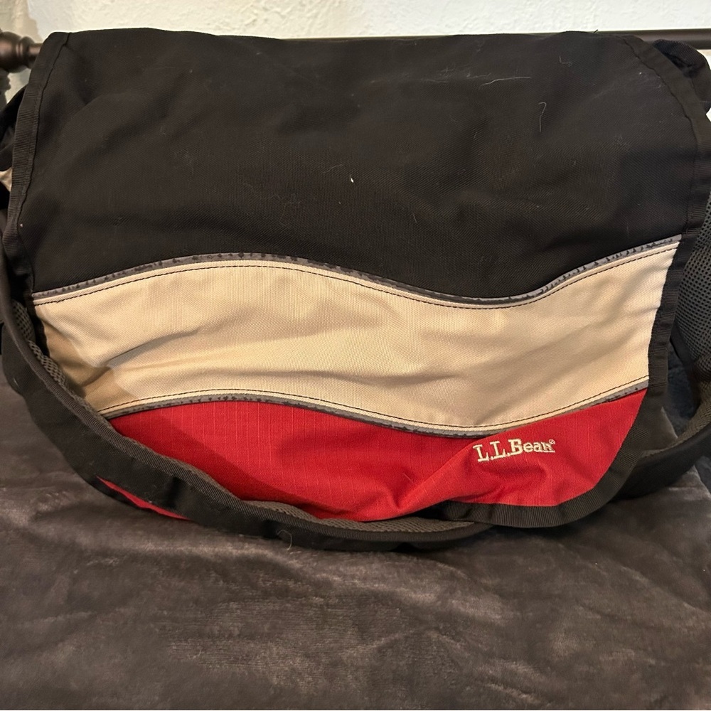 LL BEAN Messenger & Computer Bag Gently Used Black and Red Vintage